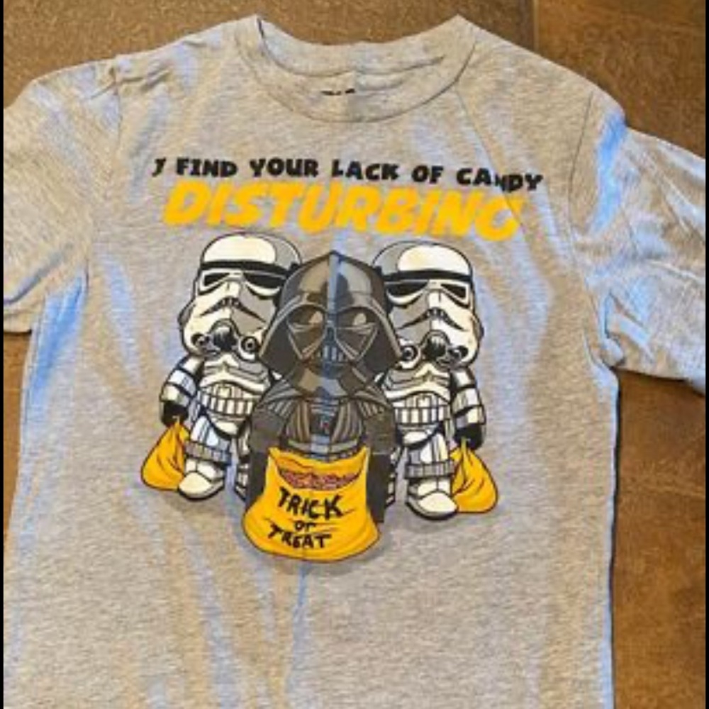 Worn once STAR WARS HALLOWEEN T-SHIRT KIDS SIZE LARGE